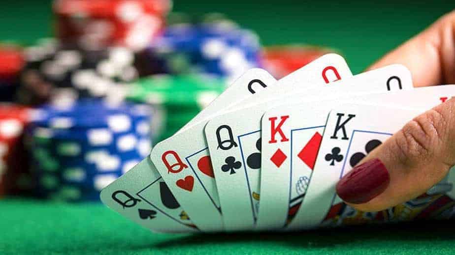 Sự khác biệt giữa poker và xì tố