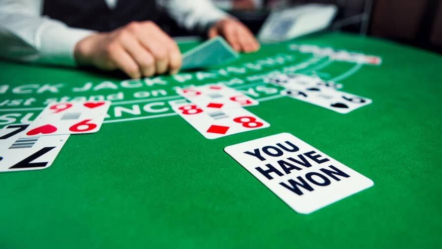 Dân lão làng khuyên người mới dùng kinh nghiệm chơi Blackjack sau để dễ kiếm tiền hơn