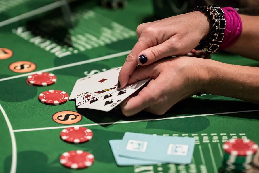 Chỉ dẫn người chơi cách để kiếm tiền từ bài Baccarat đơn giản nhất