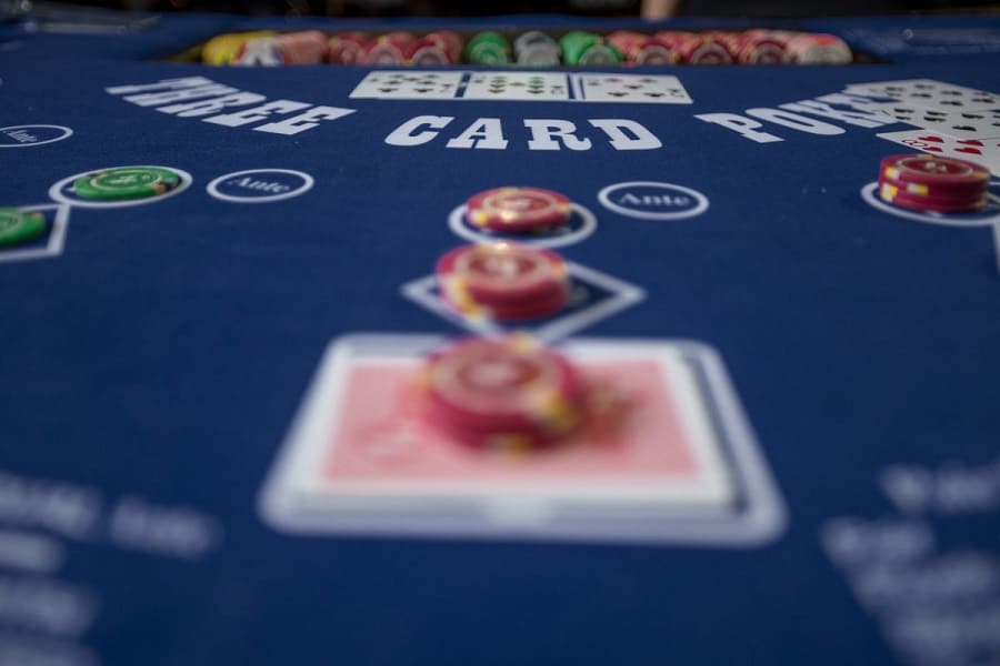 Khái niệm về bài rác trong Poker và lời khuyên cho bạn về thế bài này