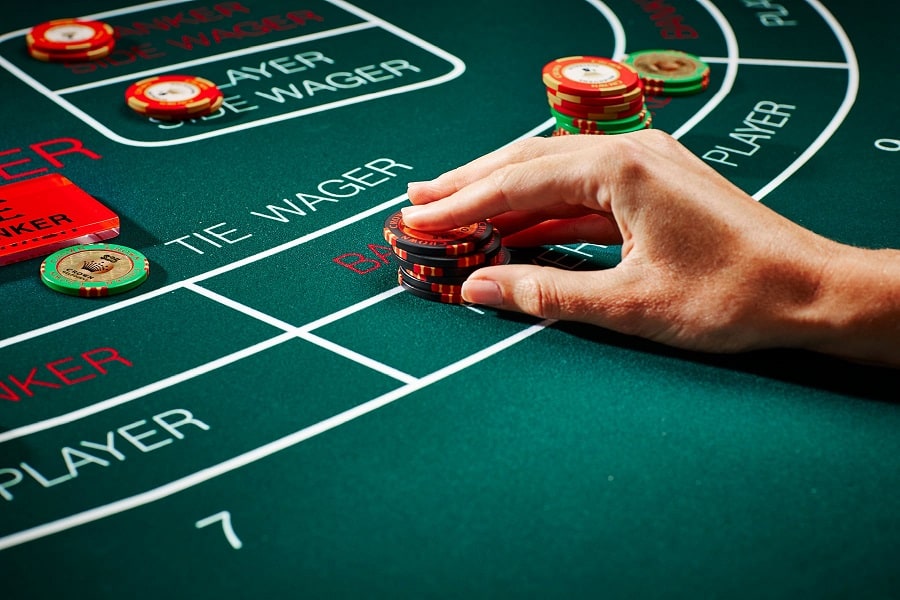 Những chia sẻ của chuyên gia về bài Baccarat để giúp người chơi cá cược tốt hơn