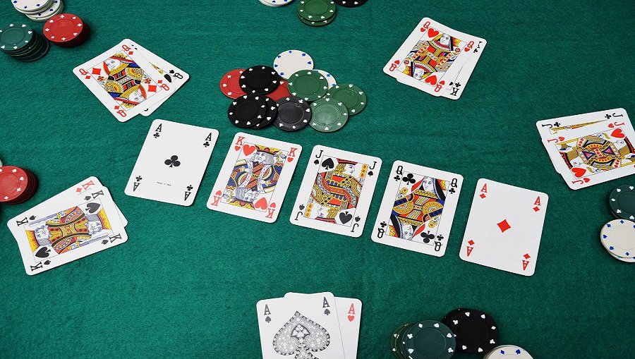 Một vài mánh khóe giúp bạn có những chiến thắng lớn trong bài Poker