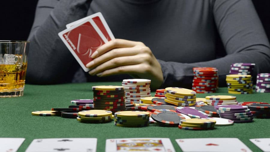 Tìm hiểu về những cách đánh bài Poker để thắng những đối thủ